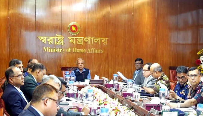 বাংলাদেশে কোনও অবৈধ বিদেশিকে থাকতে দেওয়া হবে না: স্বরাষ্ট্র উপদেষ্টা